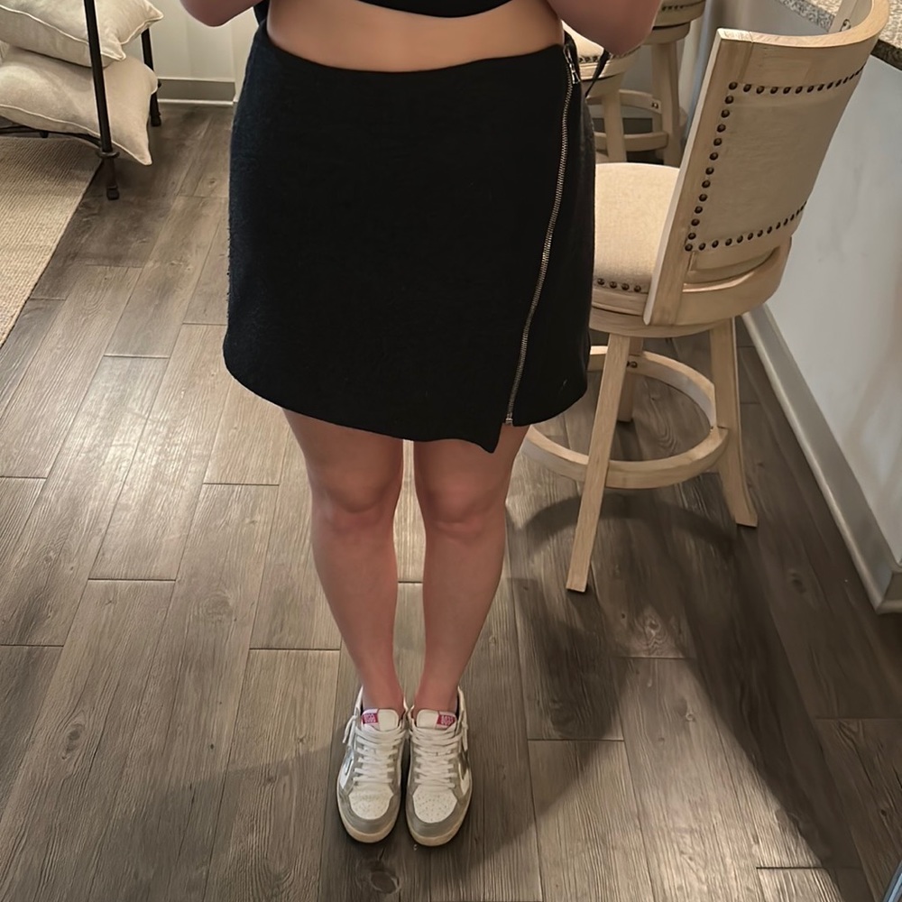 GBTSO size small zipper skirt! Wool material!